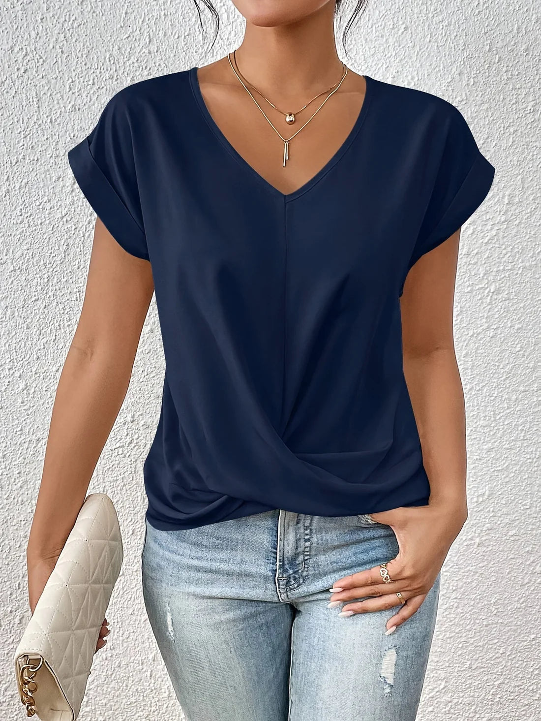 Cloe | Camiseta Casual Con Cuello Pico (1+1 Gratis)