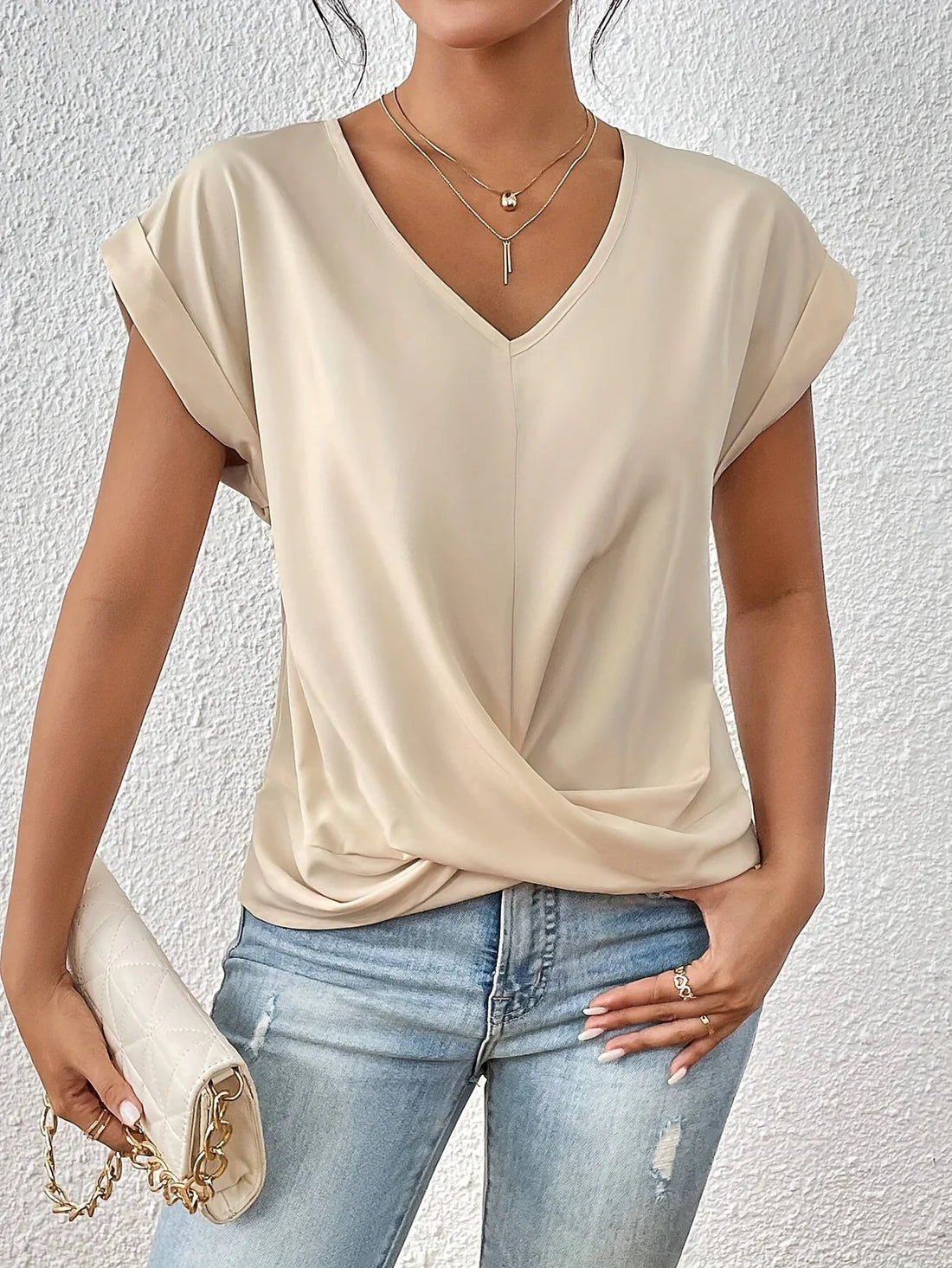 Cloe | Camiseta Casual Con Cuello Pico (1+1 Gratis)