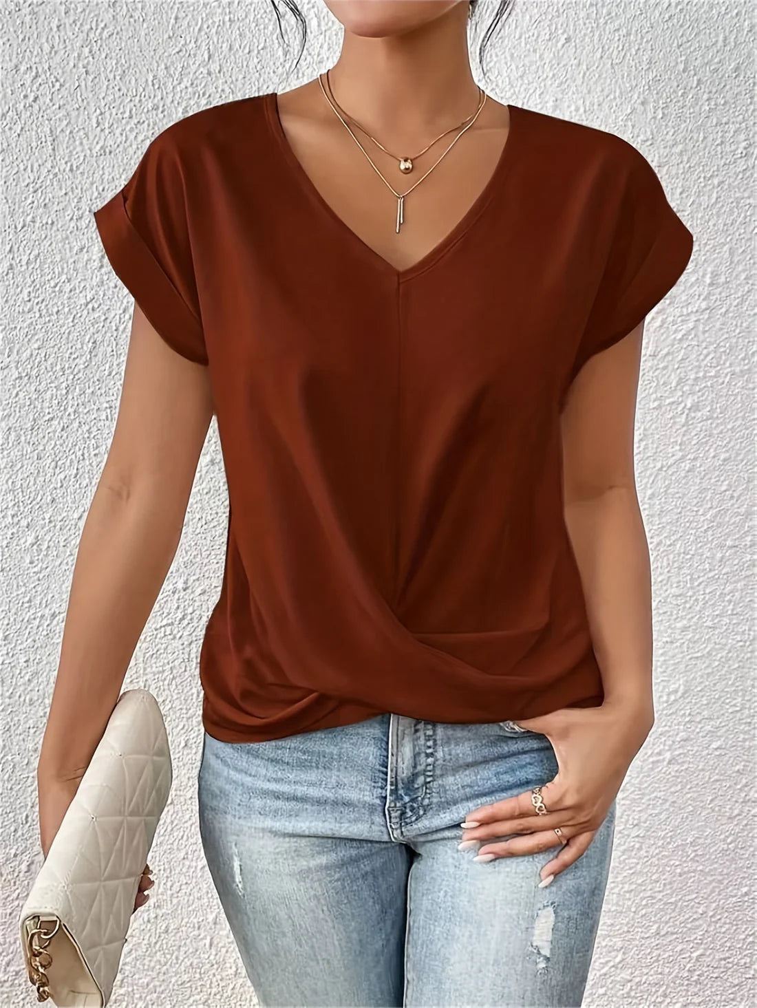 Cloe | Camiseta Casual Con Cuello Pico (1+1 Gratis)