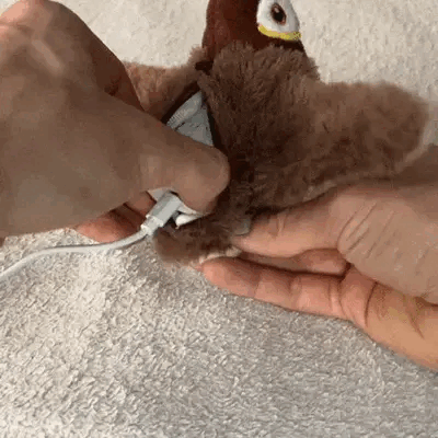 Juguete realista con sonido y movimiento para gatos