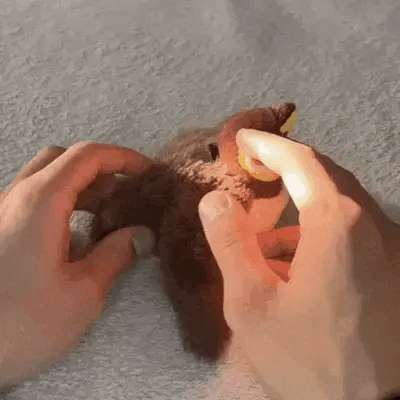 Juguete realista con sonido y movimiento para gatos